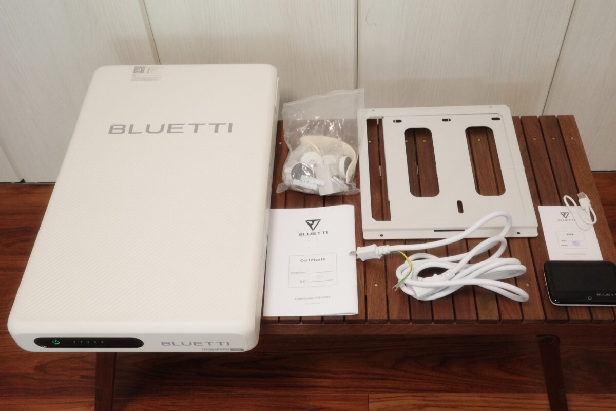 FridgePowerの本体と付属品