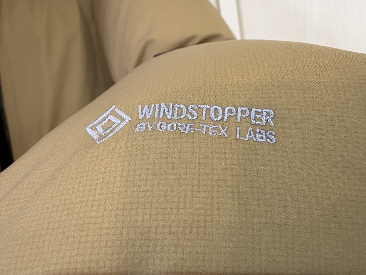 バルトロライトジャケットのWINDSTOPPERのロゴ