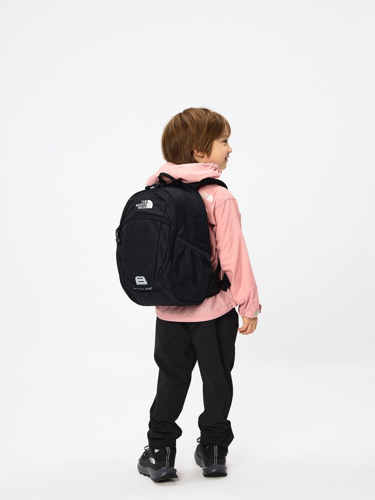 スモールデイを背負った子ども