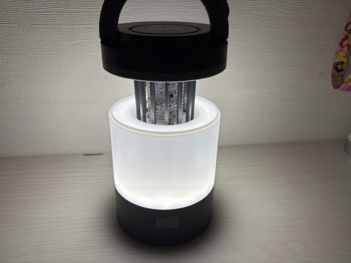 点灯したLEDランタン
