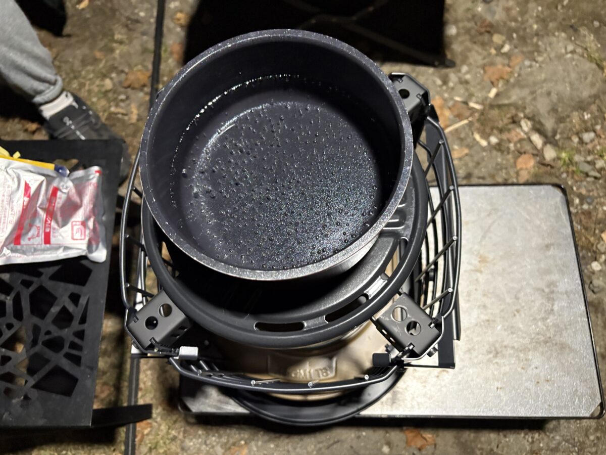 K3-GM1の天板にのせた鍋を上から見たところ